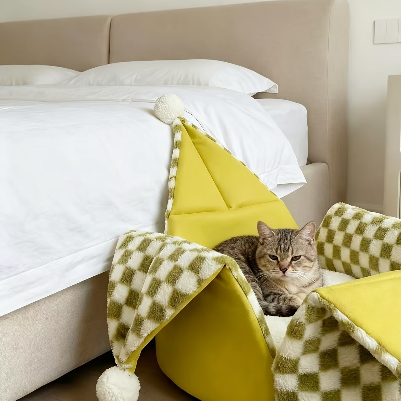 A Jester Hat-Shaped Pet Bed for Cats And Dogs with an Open Design on All Four Sides